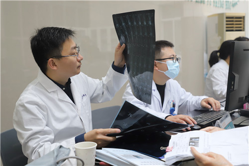 5.神經(jīng)內(nèi)科 張揚.jpg 5.神經(jīng)內(nèi)科 張揚.jpg